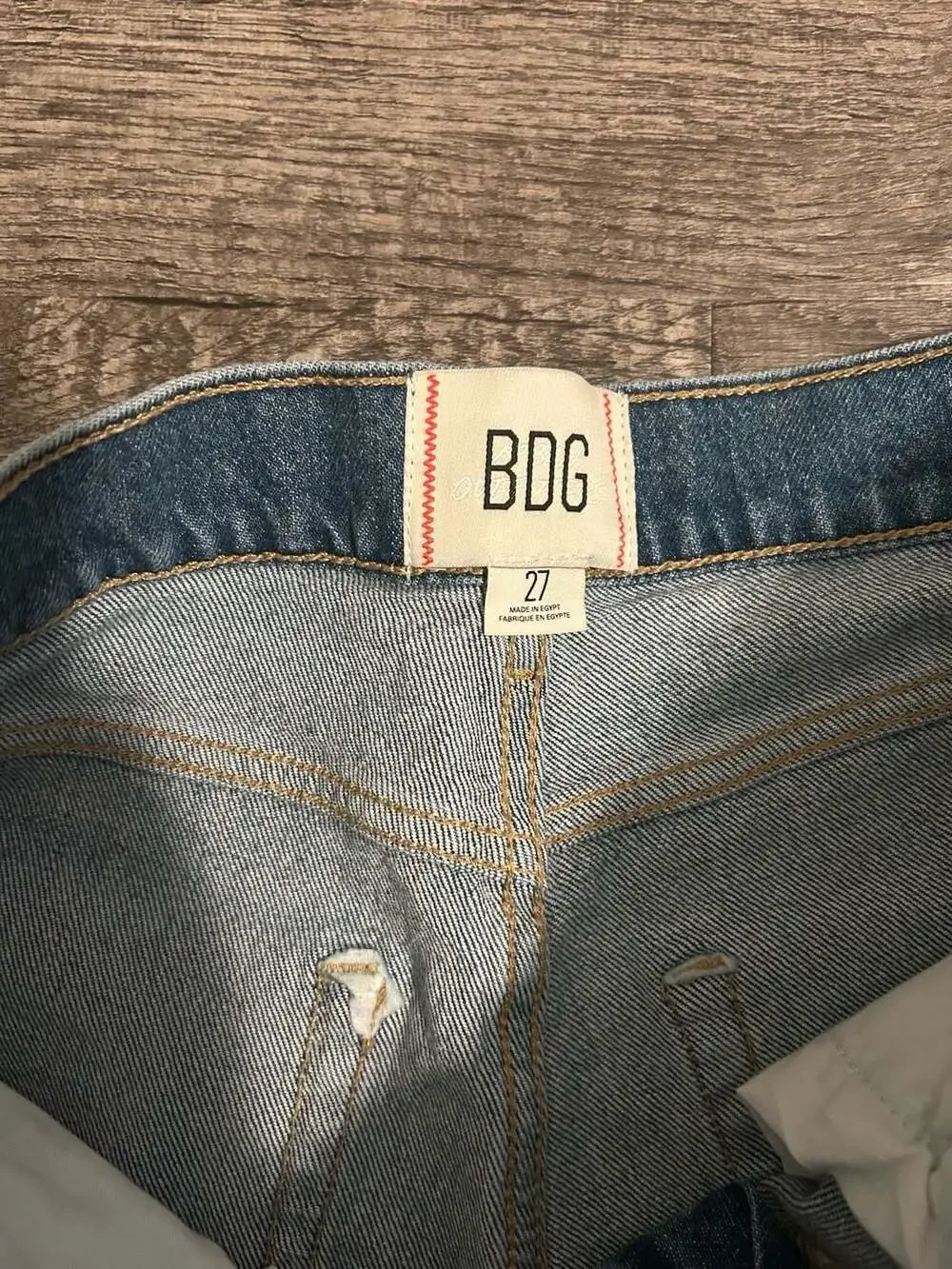 BDG 90s Longline Raw Hem Denim Shorts Size 27 - Picture 2 of 3